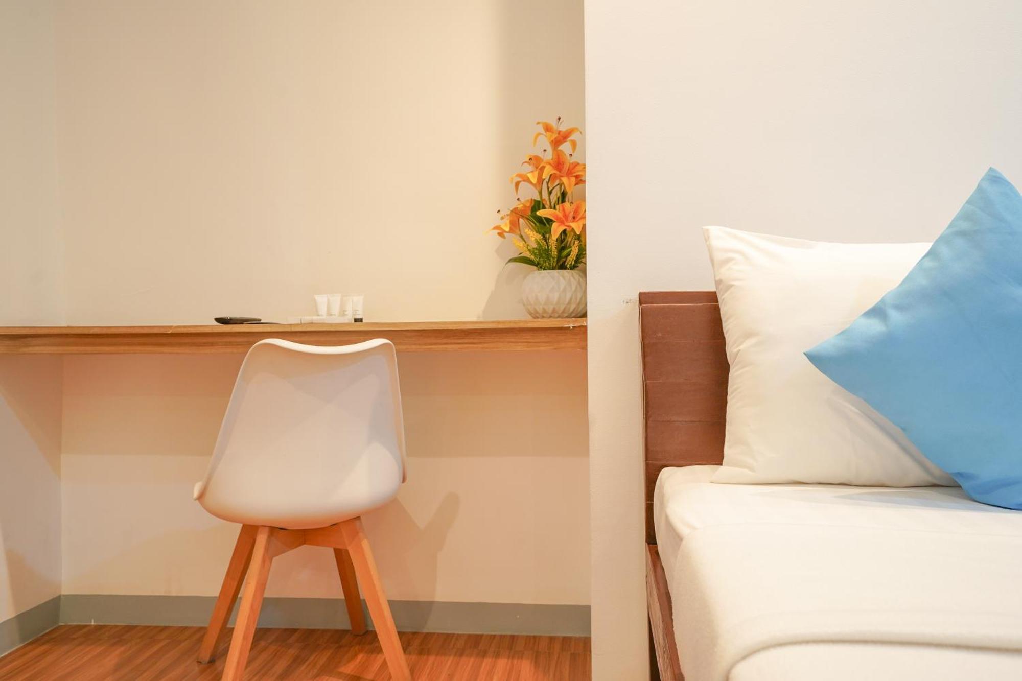 Arzo Hotel Premier Makati City Exterior photo